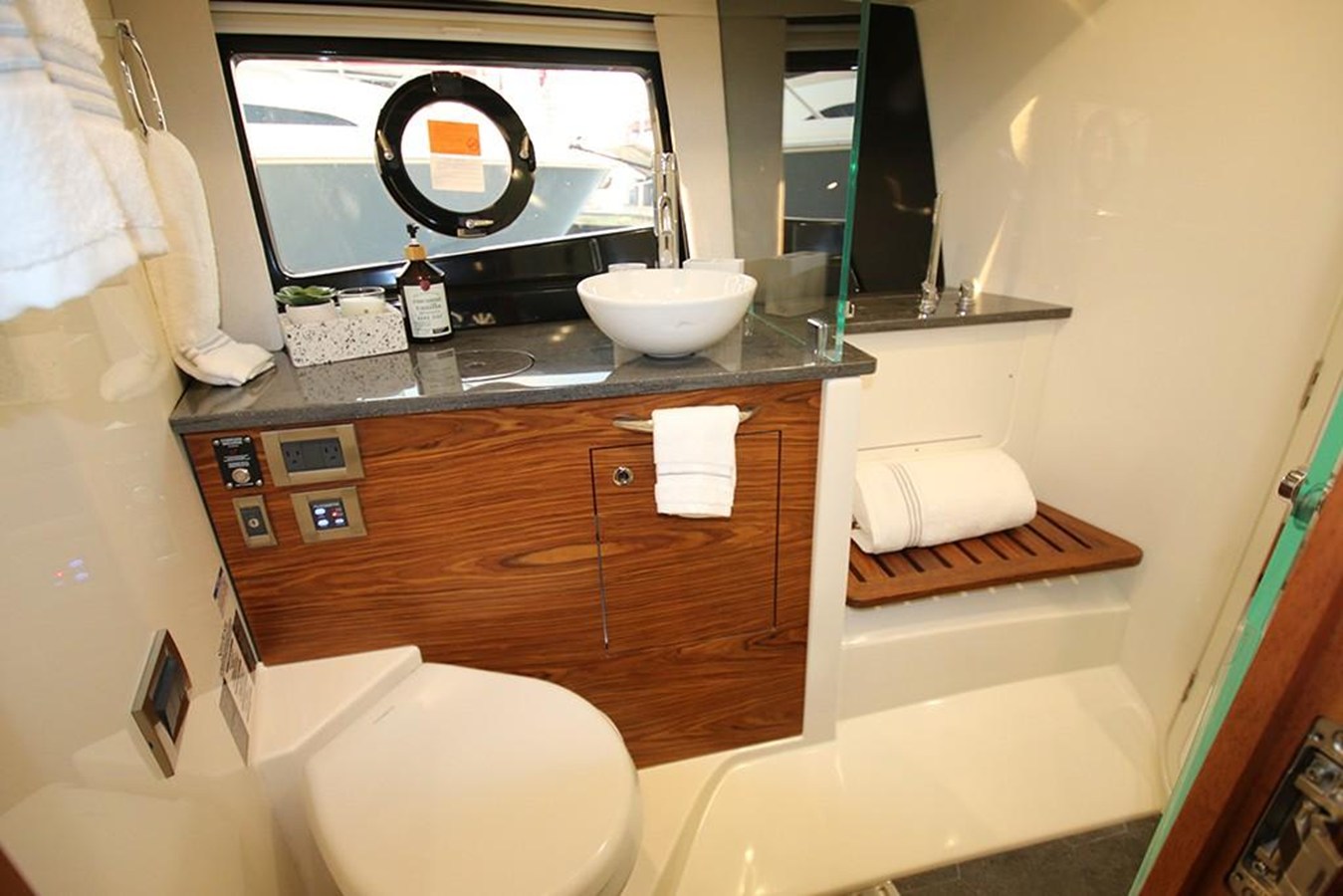 2027 Boston Whaler 405 Conquest 67