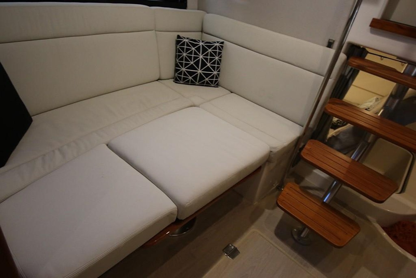 2027 Boston Whaler 405 Conquest 69
