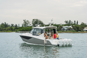 Boston Whaler 405 Conquest 3 2027 Boston Whaler 405 Conquest 4
