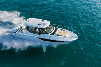 2027 Boston Whaler 405 Conquest 12