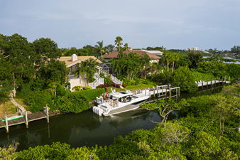 2027 Boston Whaler 405 Conquest 13