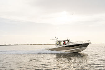 2027 Boston Whaler 405 Conquest 18