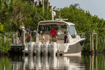 2027 Boston Whaler 405 Conquest 24