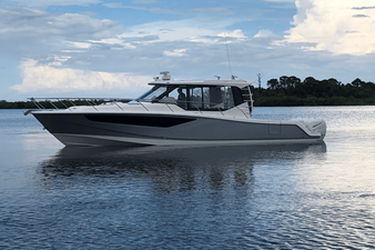 2027 Boston Whaler 405 Conquest 37