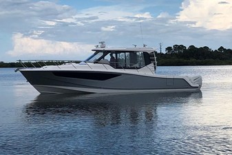 2027 Boston Whaler 405 Conquest 43