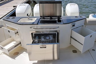 2027 Boston Whaler 405 Conquest 49