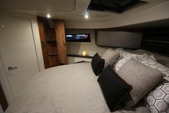 2027 Boston Whaler 405 Conquest 52