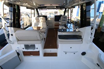 2027 Boston Whaler 405 Conquest 59
