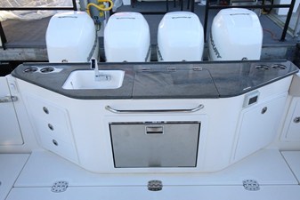 2027 Boston Whaler 405 Conquest 61