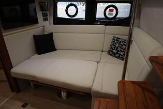 2027 Boston Whaler 405 Conquest 68