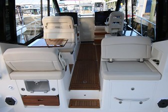 2027 Boston Whaler 405 Conquest 70
