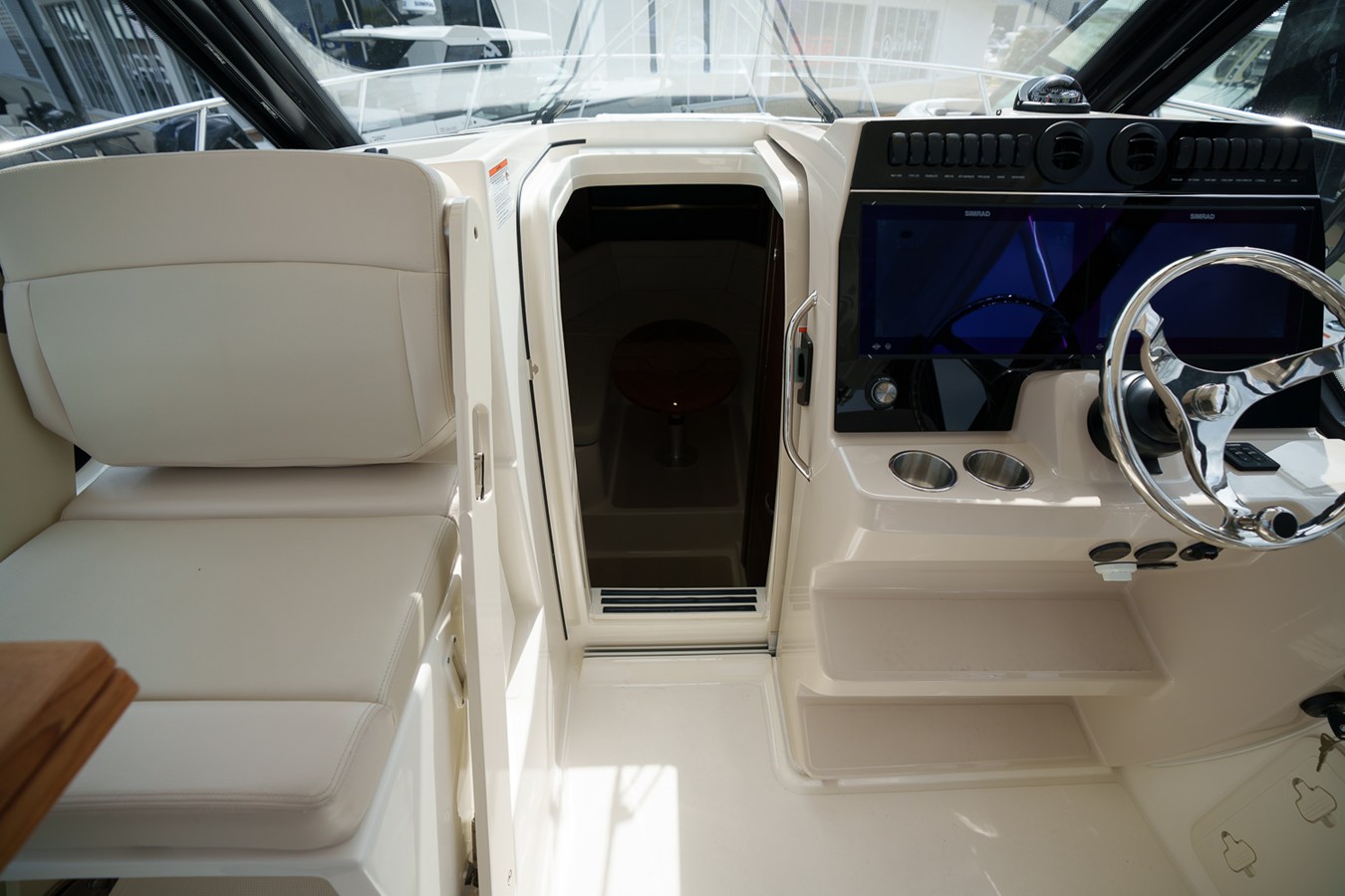 2026 Boston Whaler 325 Conquest 14