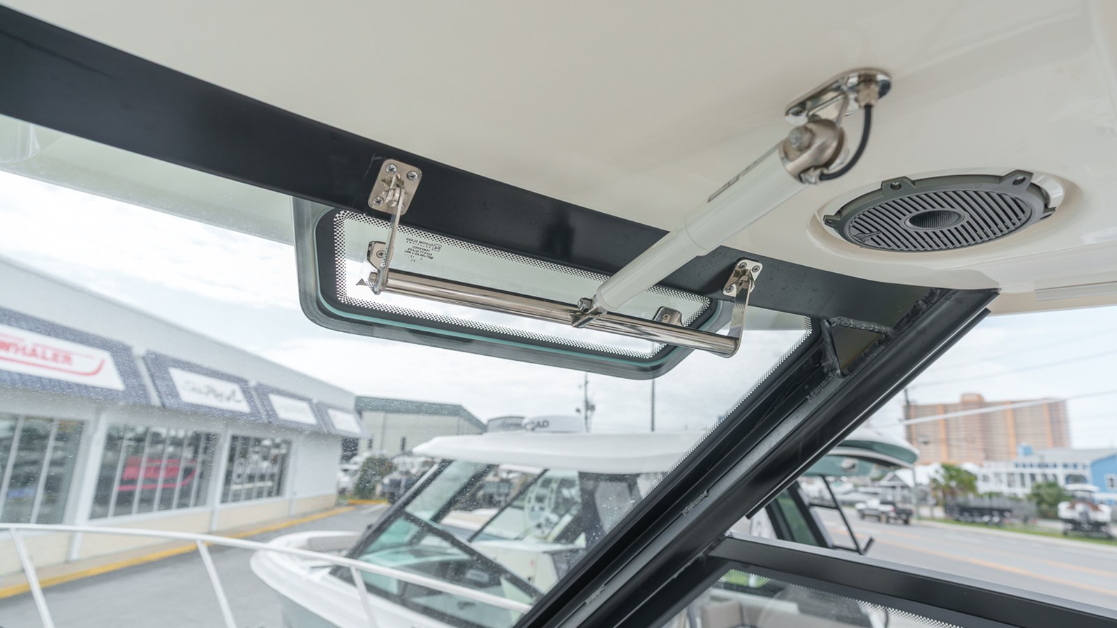 2026 Boston Whaler 325 Conquest 27