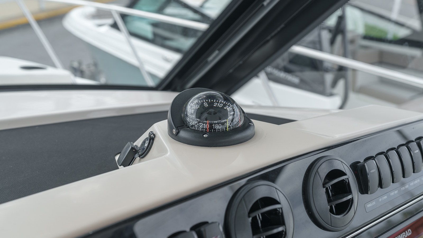 2026 Boston Whaler 325 Conquest 29