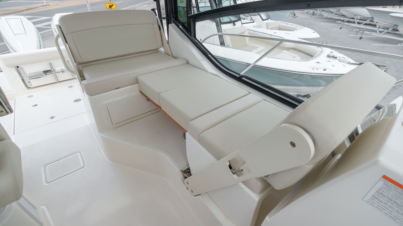 2026 Boston Whaler 325 Conquest 44