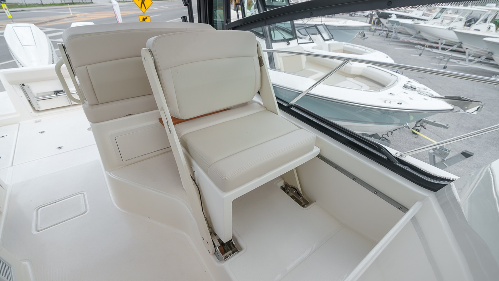 2026 Boston Whaler 325 Conquest 45