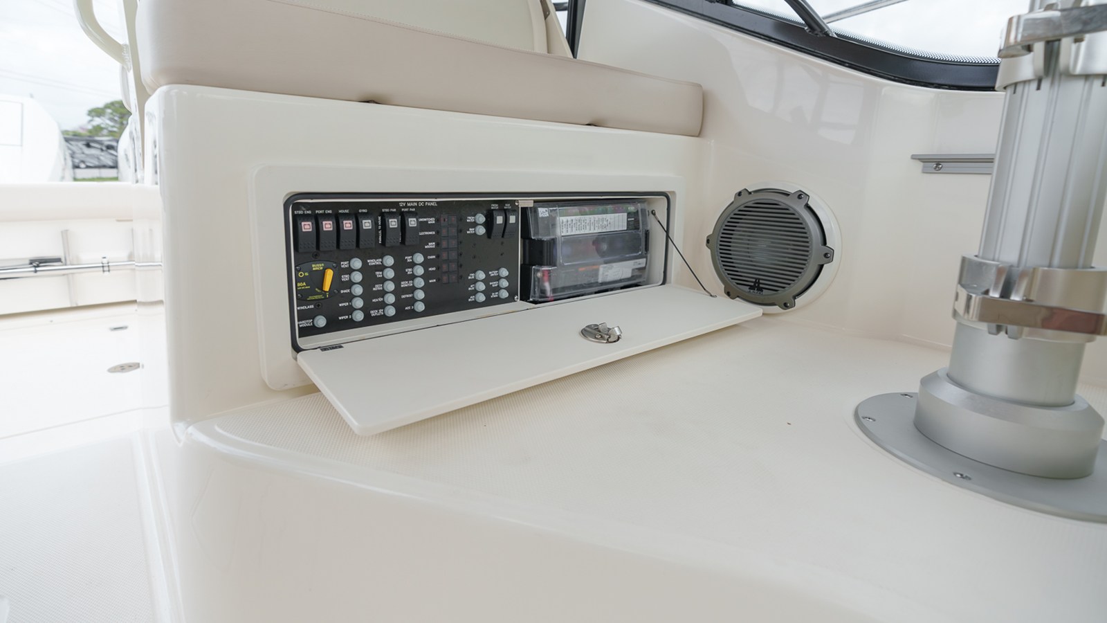 2026 Boston Whaler 325 Conquest 48