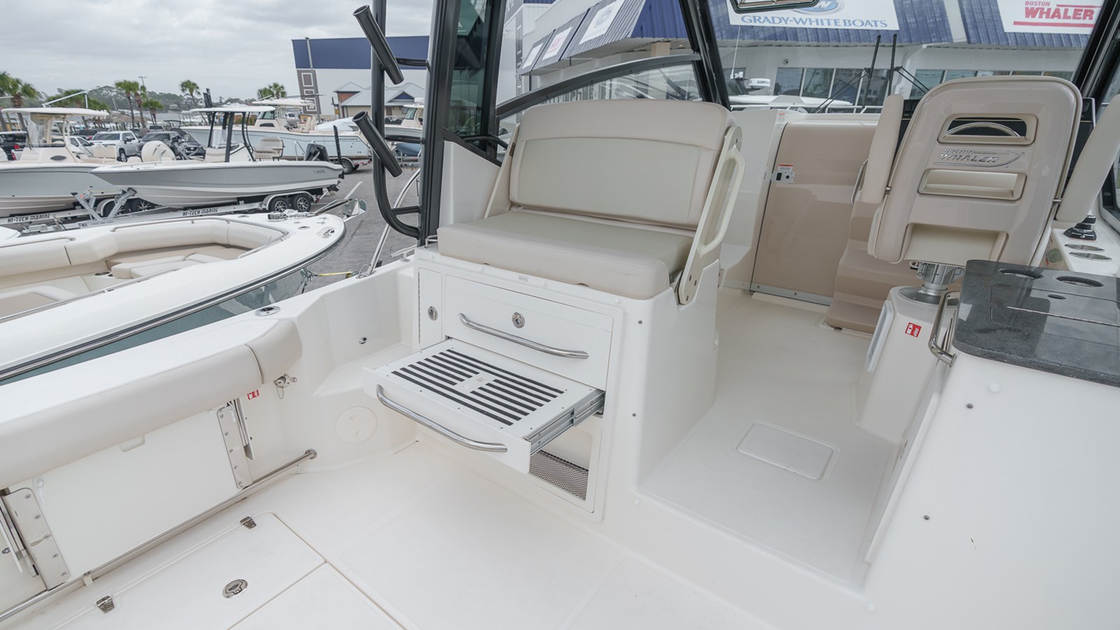 2026 Boston Whaler 325 Conquest 54