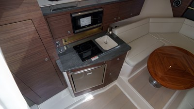 2026 Boston Whaler 325 Conquest 16