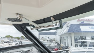 2026 Boston Whaler 325 Conquest 24