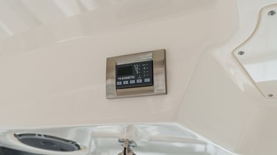 2026 Boston Whaler 325 Conquest 25