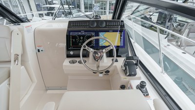 2026 Boston Whaler 325 Conquest 28