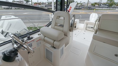 2026 Boston Whaler 325 Conquest 38
