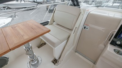 2026 Boston Whaler 325 Conquest 42