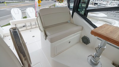 2026 Boston Whaler 325 Conquest 46