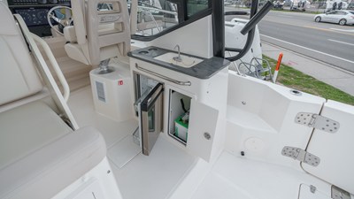 2026 Boston Whaler 325 Conquest 50