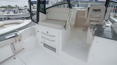 2026 Boston Whaler 325 Conquest 51