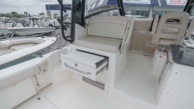 2026 Boston Whaler 325 Conquest 52