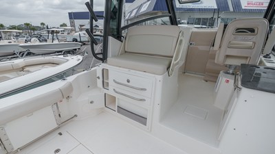 2026 Boston Whaler 325 Conquest 55