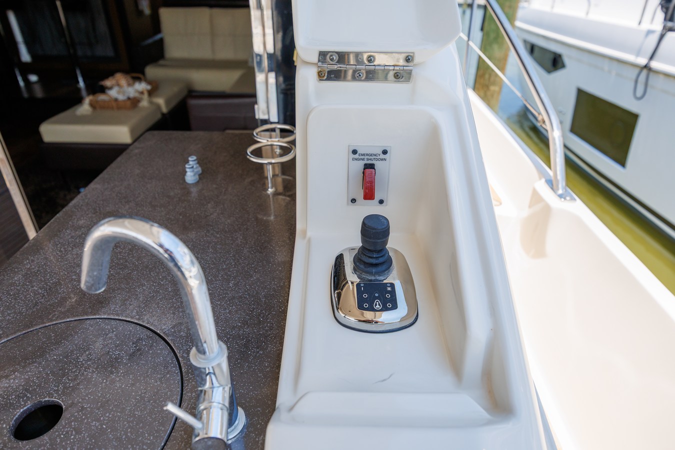 2017 Sea Ray L650 Fly 24