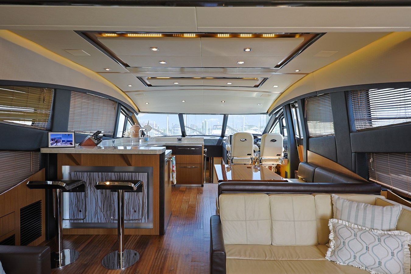 2017 Sea Ray L650 Fly 37