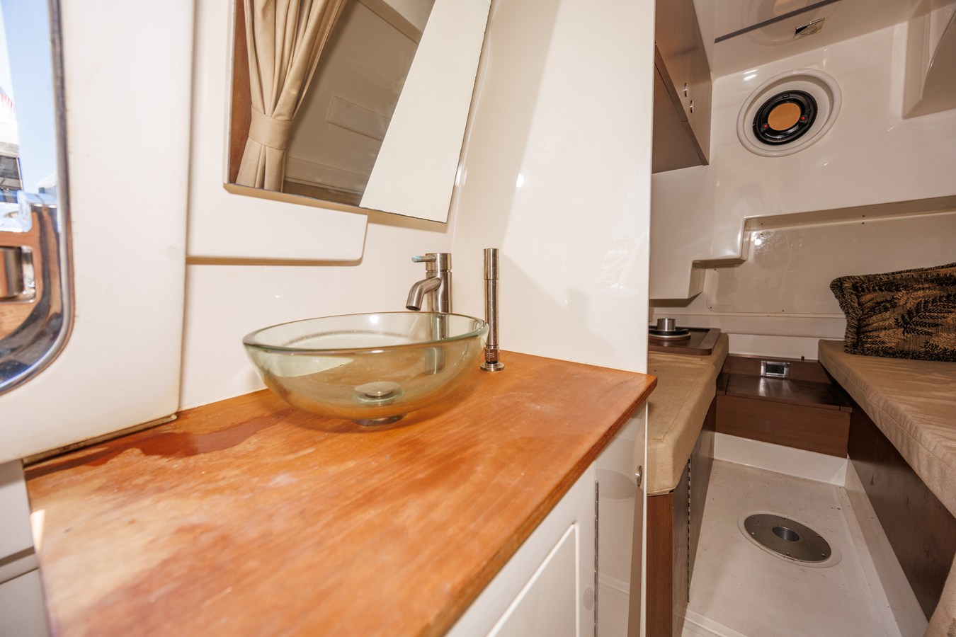 2017 Sea Ray L650 Fly 52