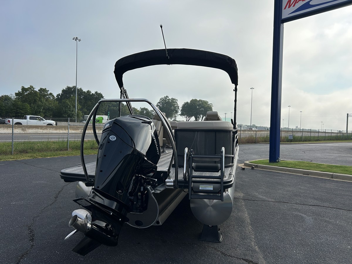 2027 Bennington 23SSR LUXE 4