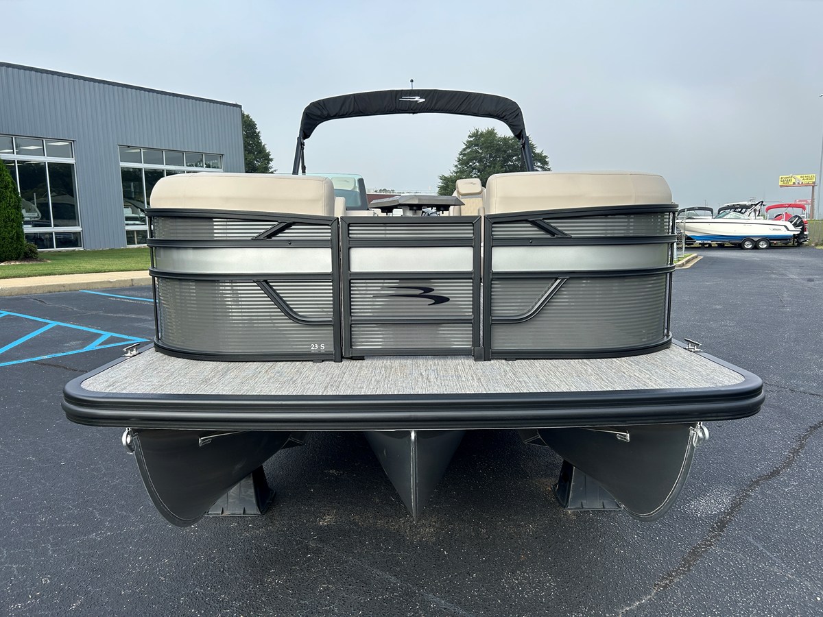 2027 Bennington 23SSR LUXE 6