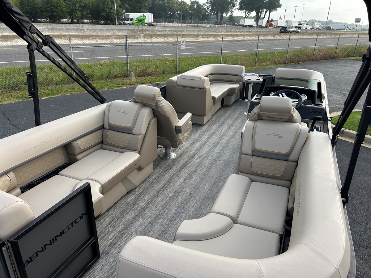 2027 Bennington 23SSR LUXE 8
