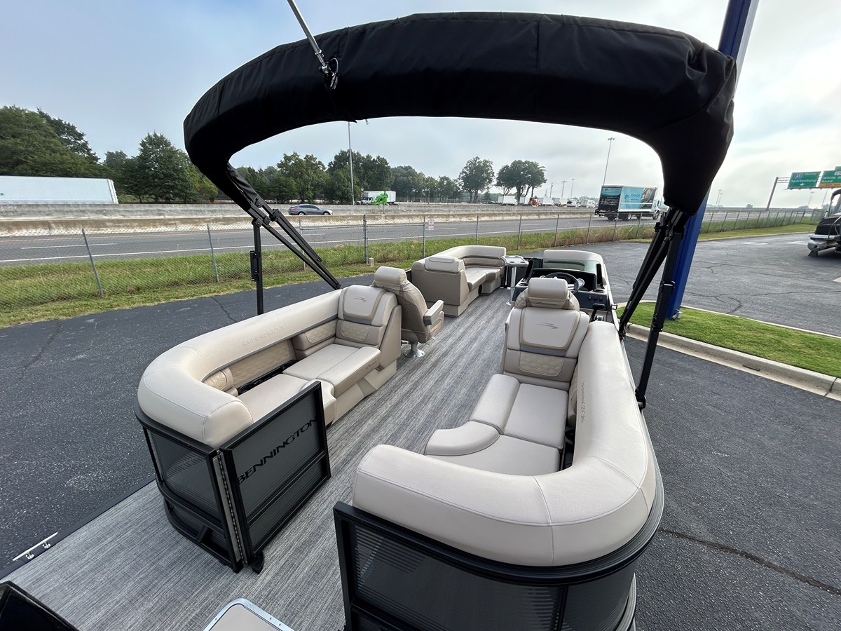 2027 Bennington 23SSR LUXE 9