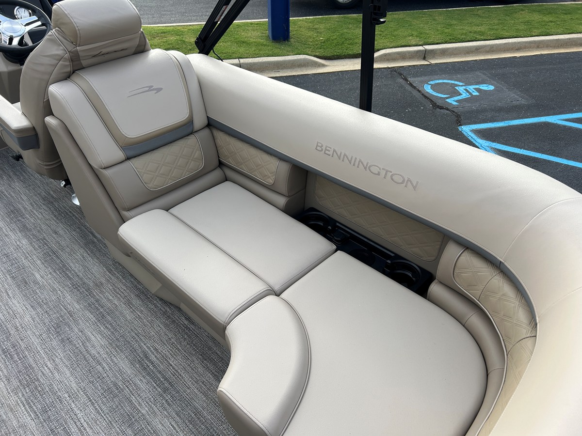 2027 Bennington 23SSR LUXE 10