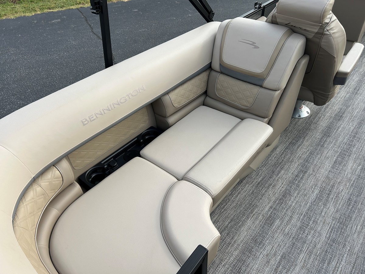 2027 Bennington 23SSR LUXE 11