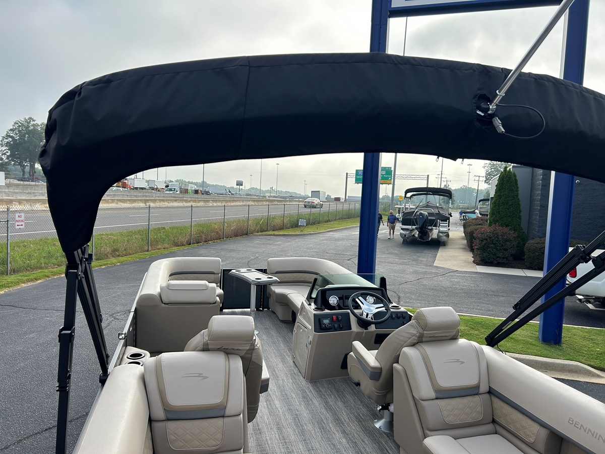 2027 Bennington 23SSR LUXE 14