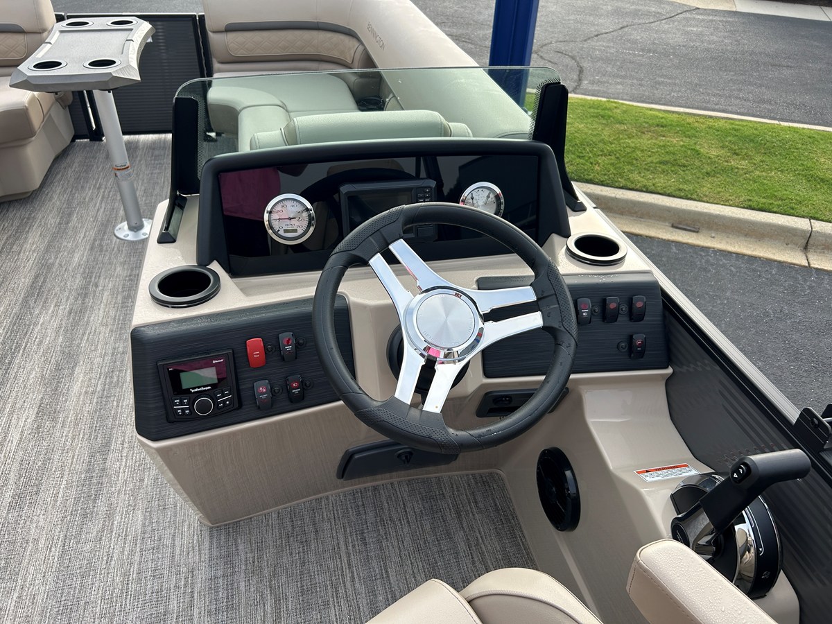 2027 Bennington 23SSR LUXE 19
