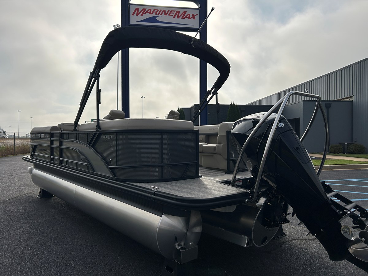 2027 Bennington 23SSR LUXE 31