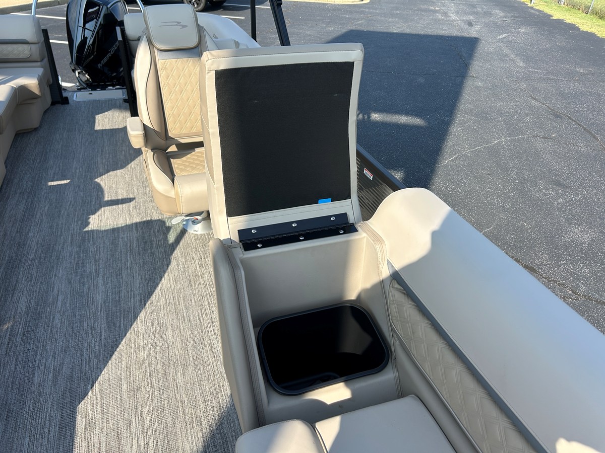 2027 Bennington 23SSR LUXE 34