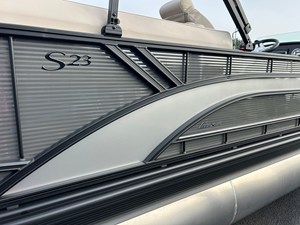 2027 Bennington 23SSR LUXE 7