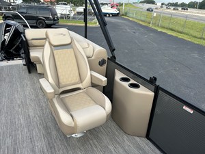 2027 Bennington 23SSR LUXE 17