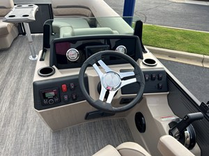 2027 Bennington 23SSR LUXE 19