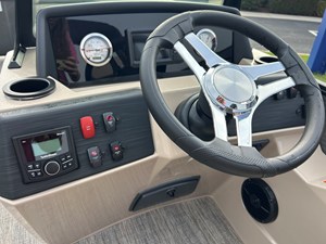 2027 Bennington 23SSR LUXE 20